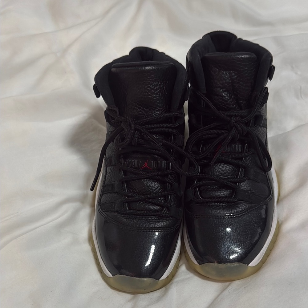 Jordan 11 - Black and Red (Bred)